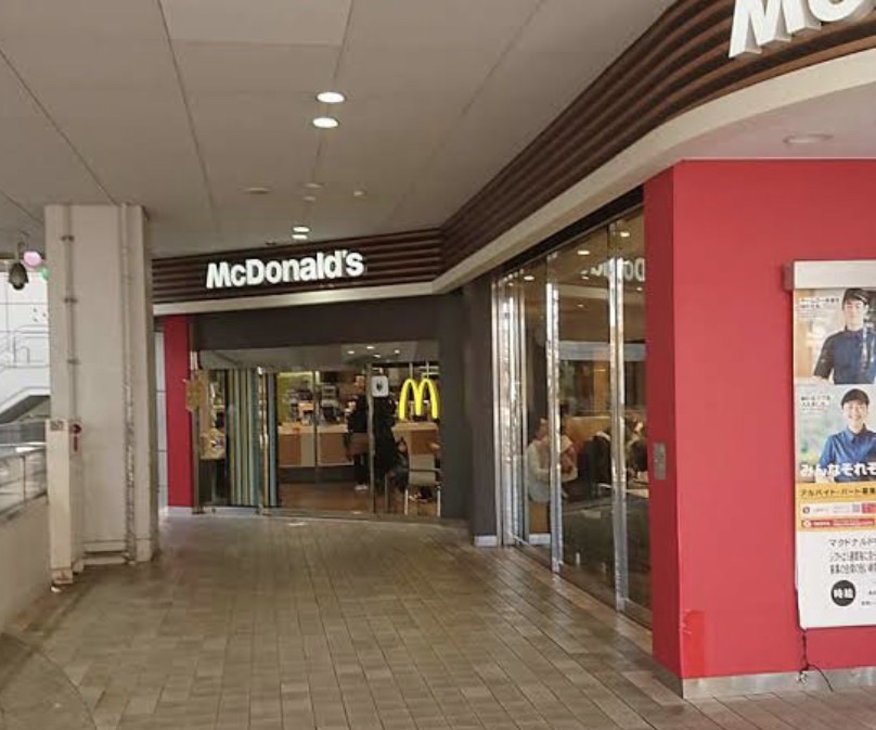 飲食店　マクドナルド リヴィン光が丘店（飲食店）まで477m