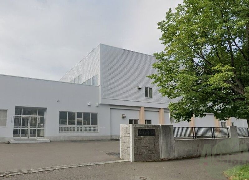 中学校　札幌市立平岸中学校（中学校）まで1507m