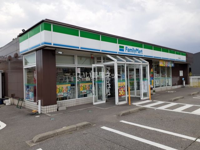 コンビニ　ファミリーマート　魚津吉島店（コンビニ）まで1159m