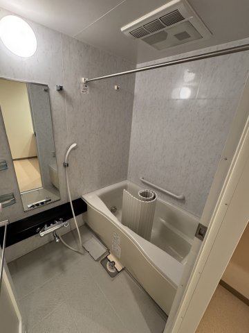 バス・シャワールーム　※別部屋の参考写真