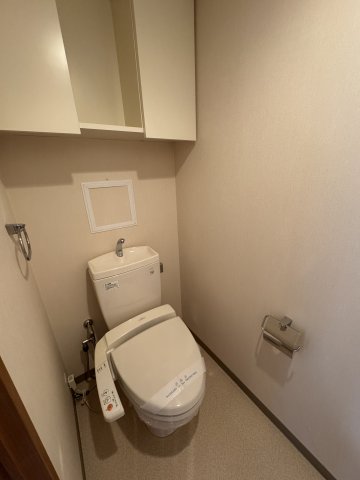 トイレ　※別部屋の参考写真