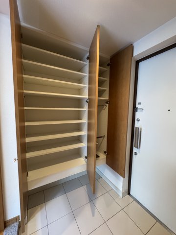 玄関　※別部屋の参考写真