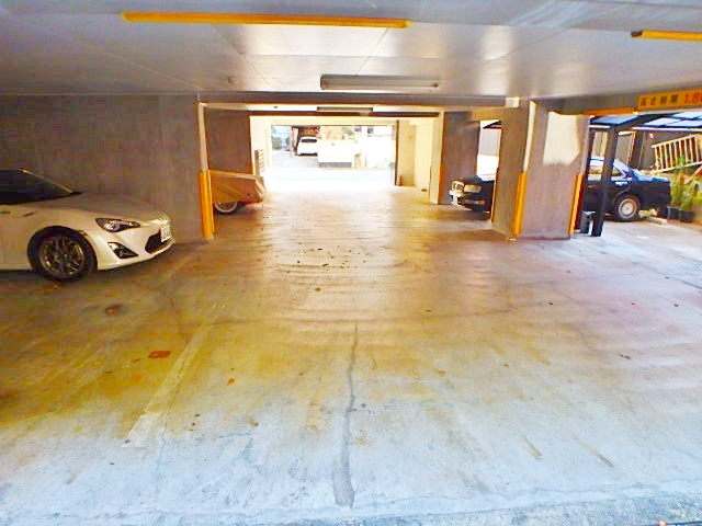駐車場　駐車場