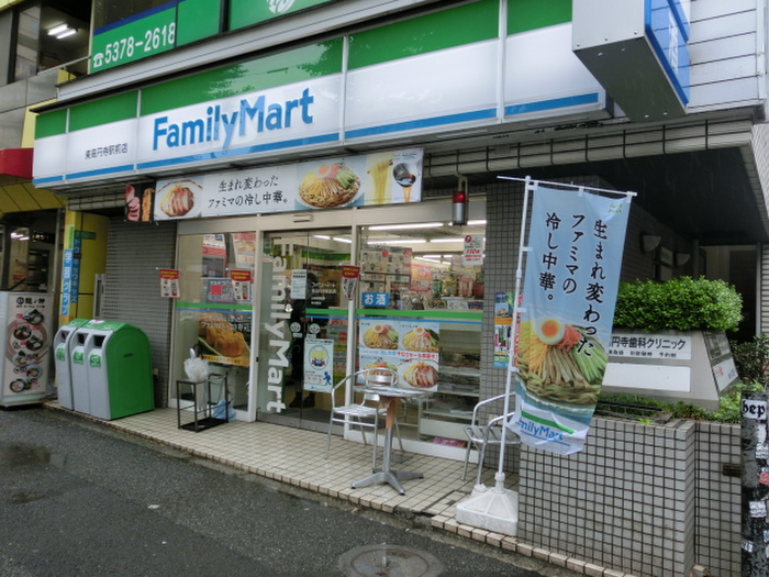 コンビニ　ファミリーマート（コンビニ）まで450m