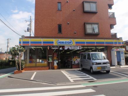 コンビニ　ミニストップ成城通店（コンビニ）まで820m