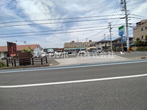 コンビニ　ファミリーマート 豊橋佐藤一丁目店（コンビニ）まで1060m