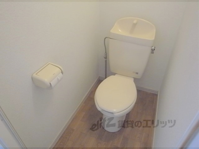 トイレ　広めで綺麗なトイレです