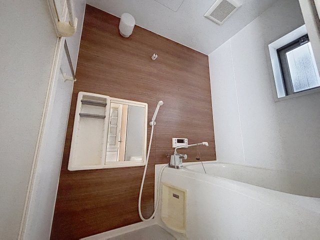バス・シャワールーム　掲載写真は空室の別部屋を掲載しております。実際のお部屋と仕様