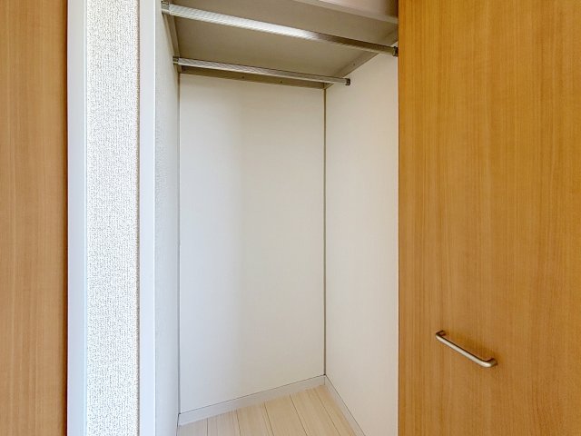 玄関　掲載写真は空室の別部屋を掲載しております。実際のお部屋と仕様
