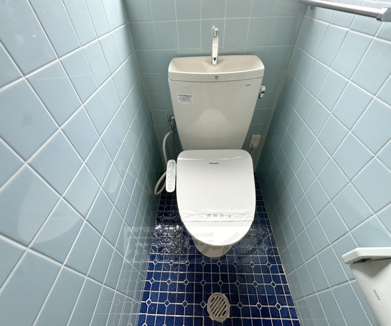 外山街道町貸家のトイレ写真