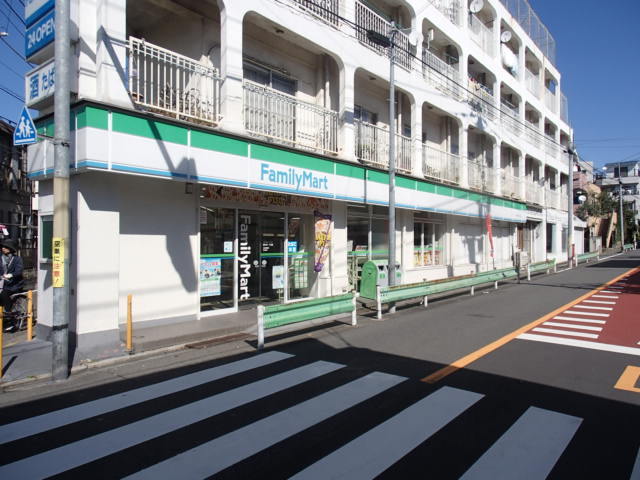 コンビニ　ファミリーマート緑が丘一丁目店（コンビニ）まで676m