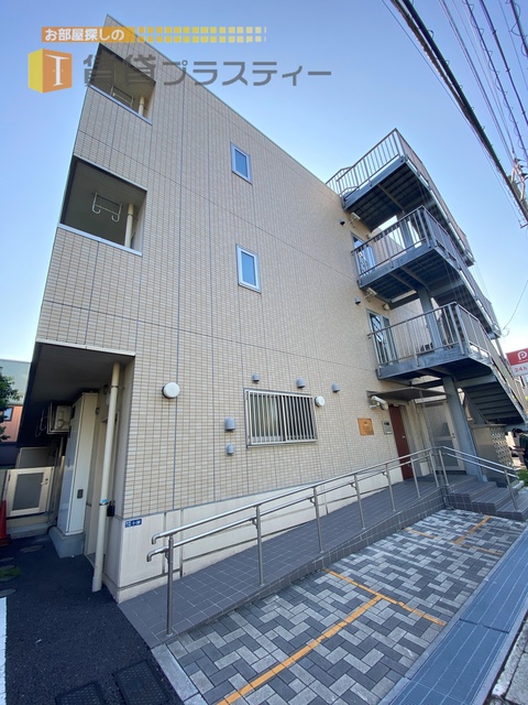 建物外観　閑静な住宅街のおしゃれな建物です。