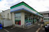 コンビニ　ファミリーマート小倉中吉田六丁目店（コンビニ）まで923m