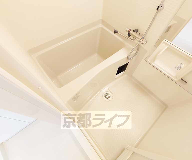 バス・シャワールーム　ゆったりくつろげるお風呂です。