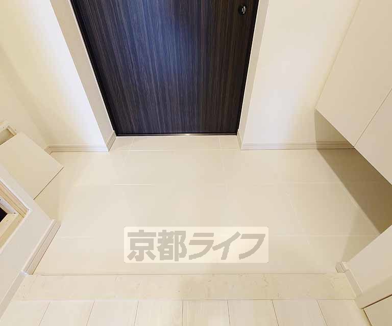 玄関　出入りに十分なスペースを確保した玄関です。