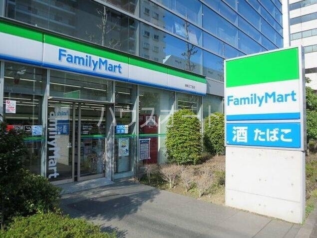 コンビニ　ファミリーマート海岸三丁目店（コンビニ）まで82m
