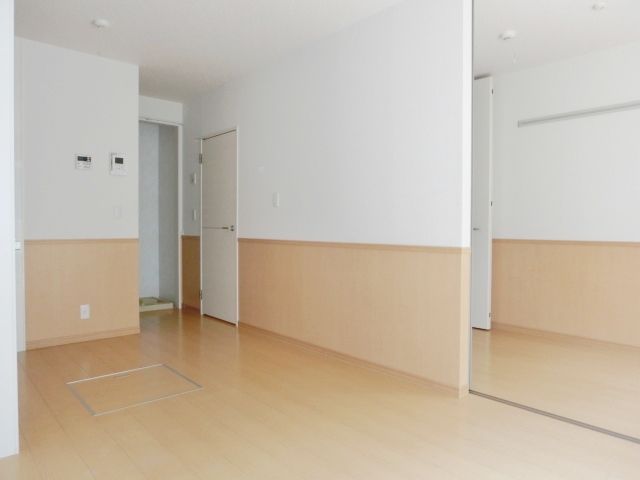 居室・リビング　間仕切り開放で11帖のお部屋としてもご利用できます