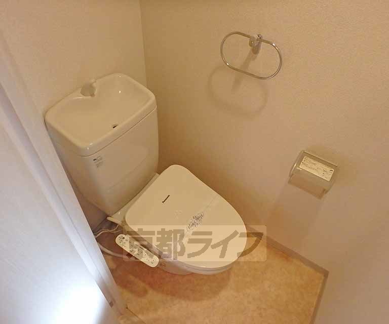 トイレ　洗浄機能付きトイレです。