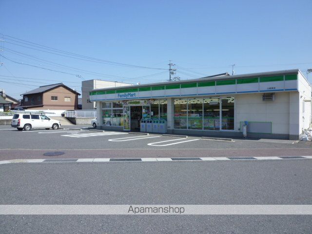 コンビニ　ファミリーマート（コンビニ）まで867m