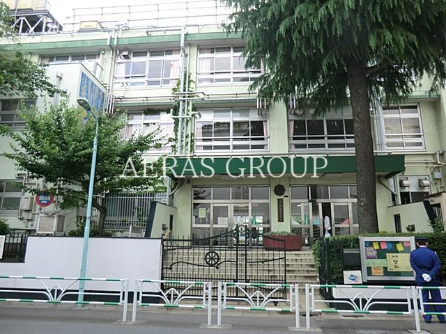 小学校　渋谷区立神宮前小学校（小学校）まで456m