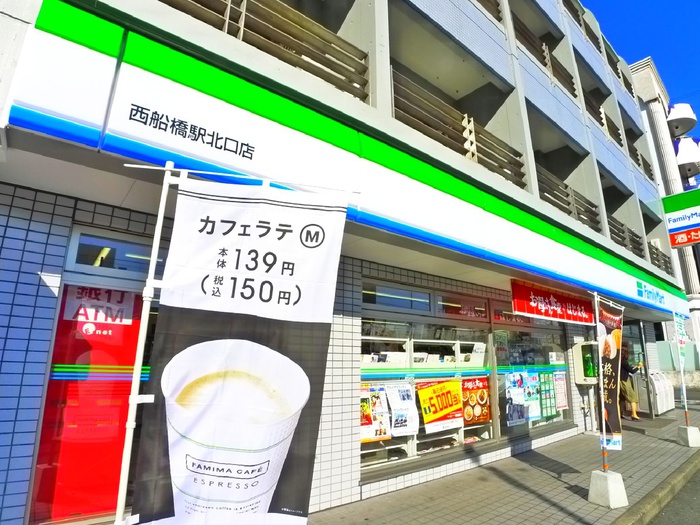 コンビニ　ファミリーマート（コンビニ）まで441m
