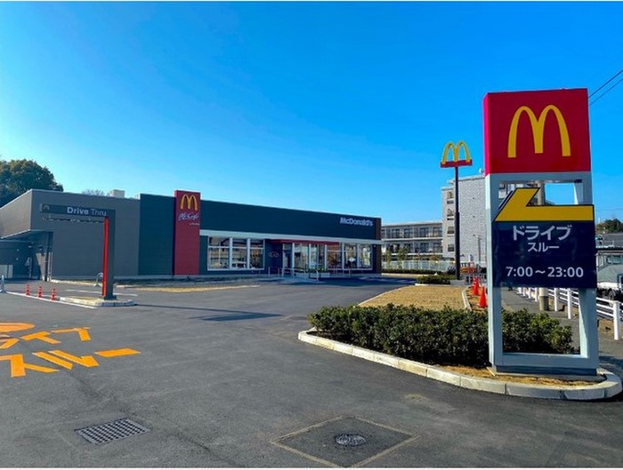 飲食店　マクドナルド多摩堤通り喜多見店（飲食店）まで480m
