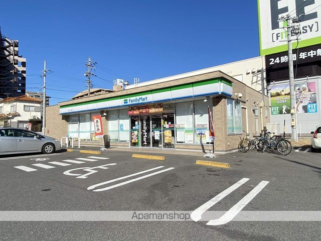 コンビニ　ファミリーマート（コンビニ）まで285m