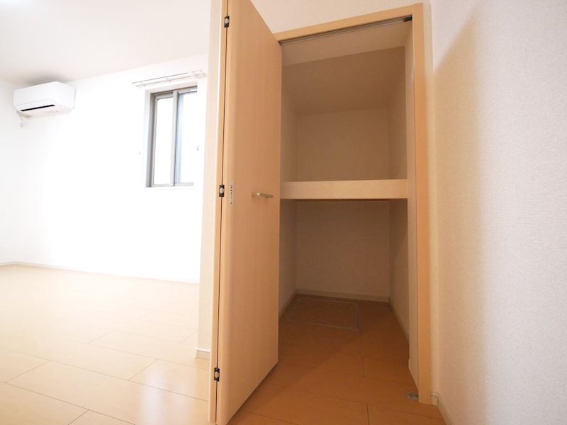 収納　洋室7帖