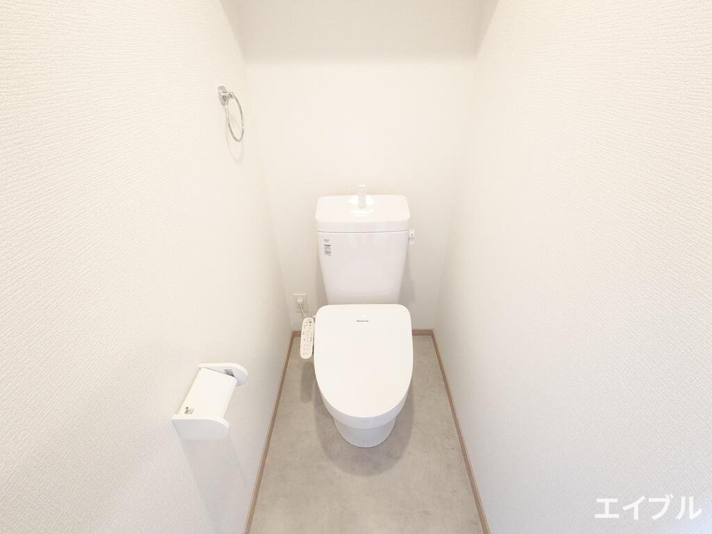 WISTERIA SUITEのトイレ写真