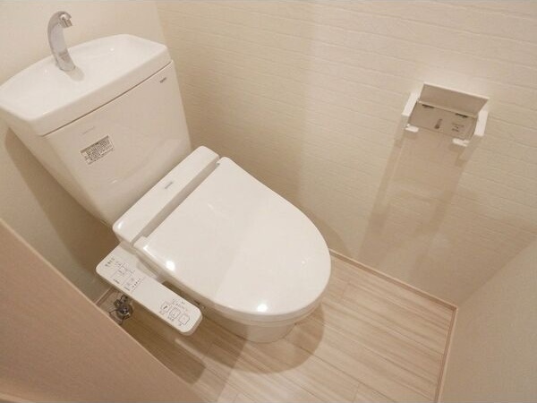 地下鉄東山線 一社駅 徒歩12分 3階建 築9年のトイレ写真
