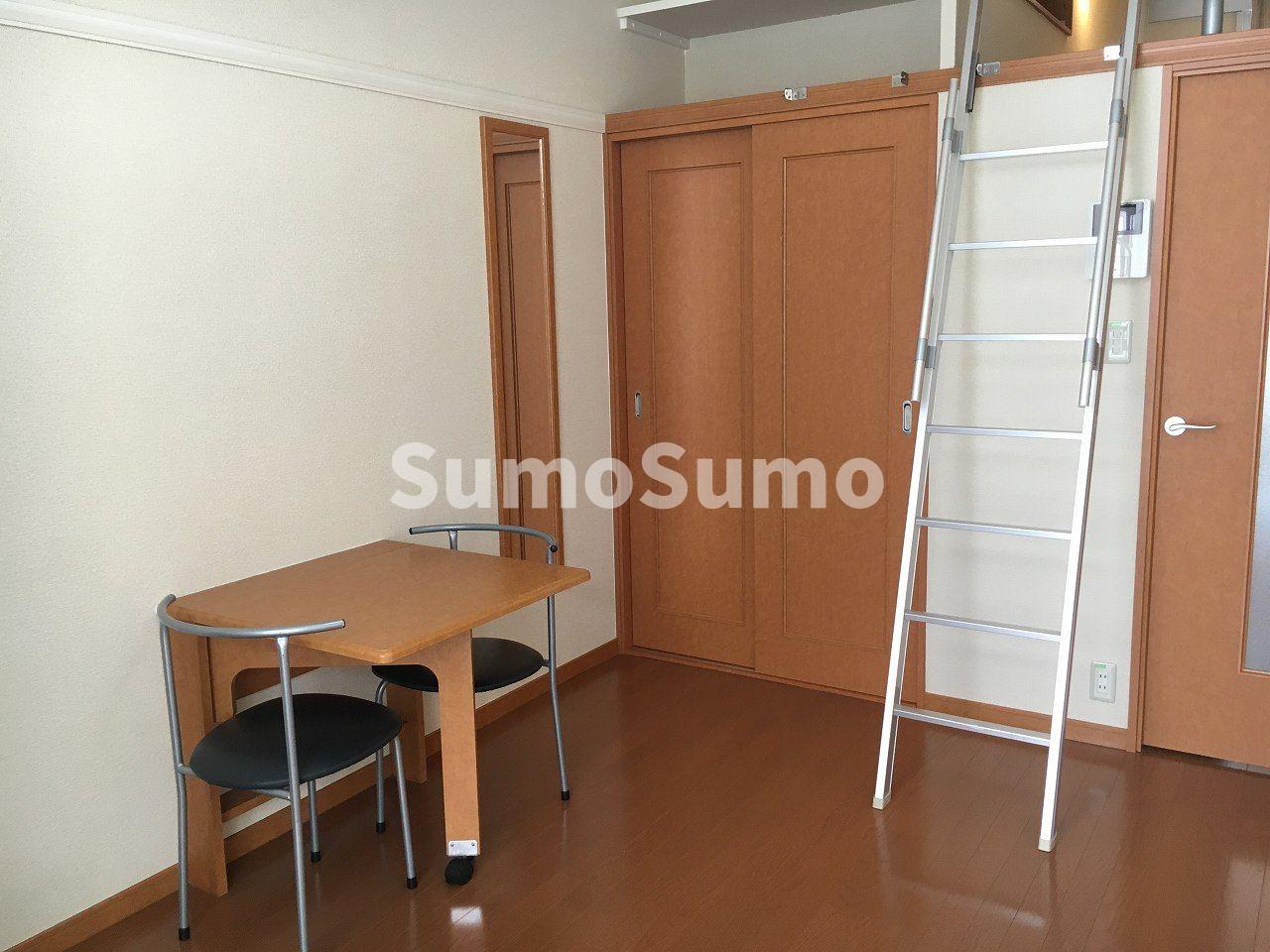 その他部屋・スペース　落ち着いた色調の寝室です