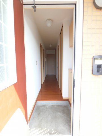 ＪＲ内房線 八幡宿駅 徒歩16分 2階建 築24年の玄関写真
