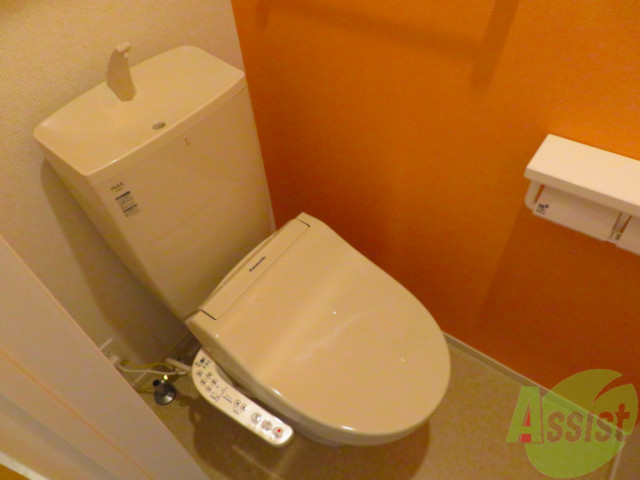 トイレ　ウォシュレット付きのトイレです。シャワートイレは日本の宝。