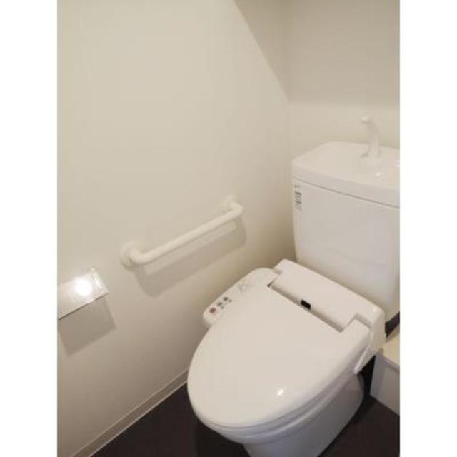 トイレ　※写真は同タイプ住戸です。