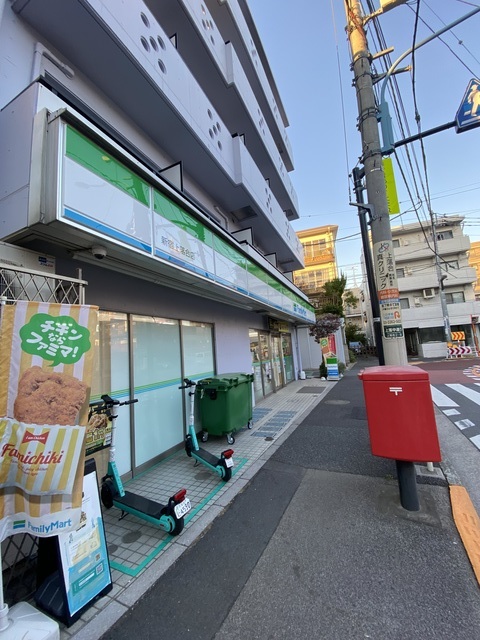 コンビニ　ファミリーマート新宿上落合店（コンビニ）まで522m