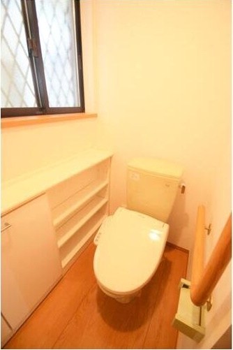伊勢原市神戸貸家のトイレ写真