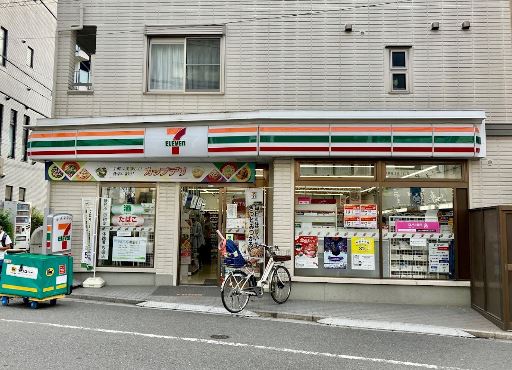 コンビニ　セブンイレブン 渋谷初台1丁目店（コンビニ）まで212m