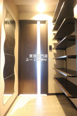 地下鉄御堂筋線 江坂駅 徒歩7分 8階建 築6年の玄関写真
