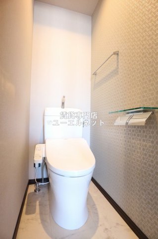 地下鉄御堂筋線 江坂駅 徒歩7分 8階建 築6年のトイレ写真