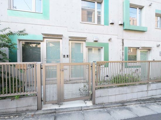 エントランス　■敷地内ゴミ置き場