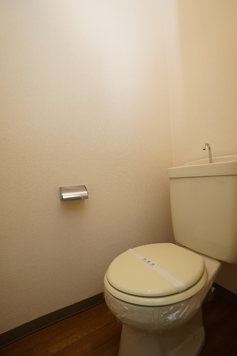 ＪＲ宇野線 備前西市駅 徒歩10分 3階建 築36年のトイレ写真