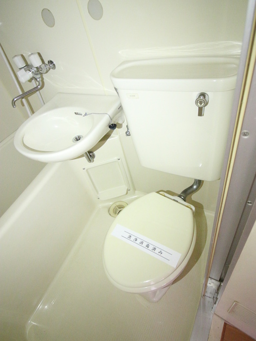 ファミネスハイツ海老沢のトイレ写真