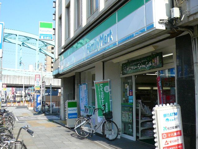 コンビニ　ファミリーマート（コンビニ）まで70m