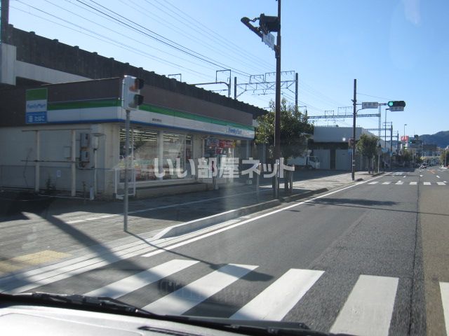 コンビニ　ファミリーマート 静岡吉野町店（コンビニ）まで221m