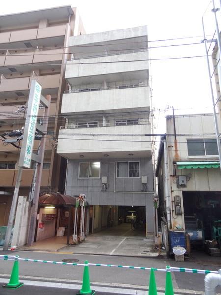 建物外観　鉄骨造５階建