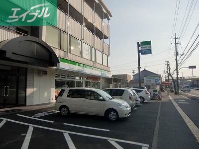 コンビニ　ファミリーマート富町店（コンビニ）まで499m