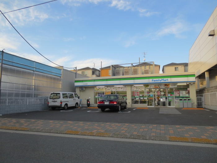 コンビニ　ファミリーマート（コンビニ）まで363m