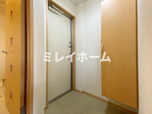 玄関　同建物内別のお部屋の参考写真になります。