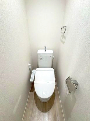 小田急線 読売ランド前駅 徒歩9分 2階建 築7年のトイレ写真