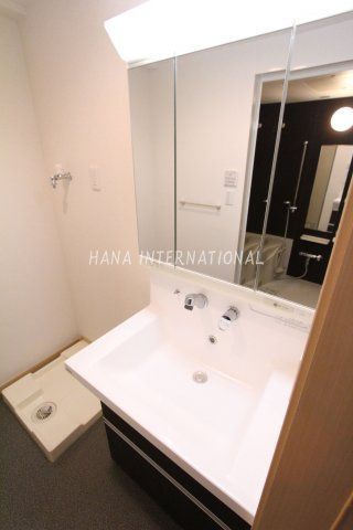 洗面設備　※同タイプ反転写真